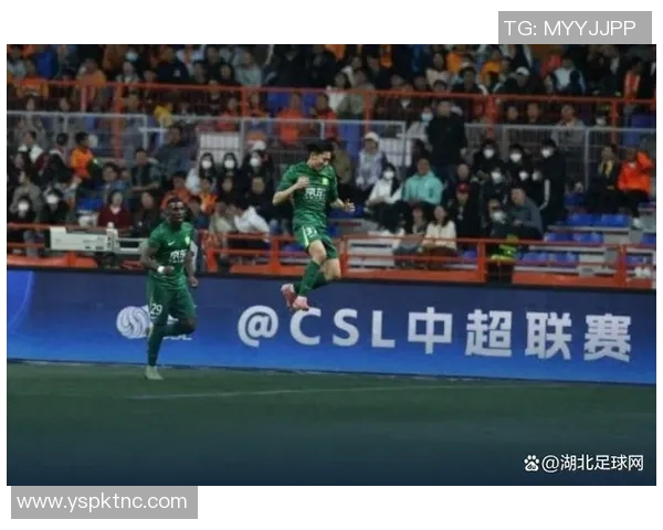 北京国安与河南嵩山龙门激战正酣比分悬念引发球迷热议